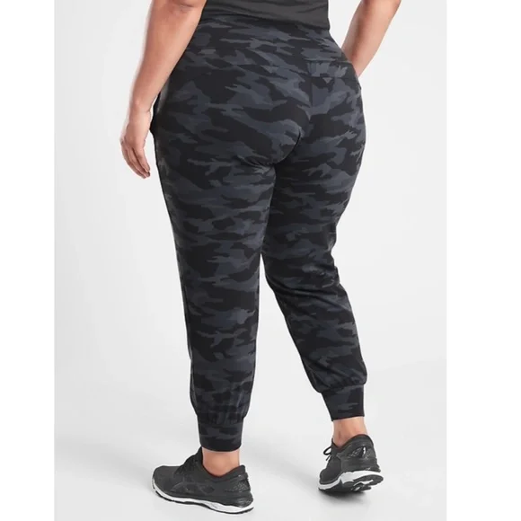 Athleta • Black Camo Salutation Jogger • Size L - Picture 2 of 13